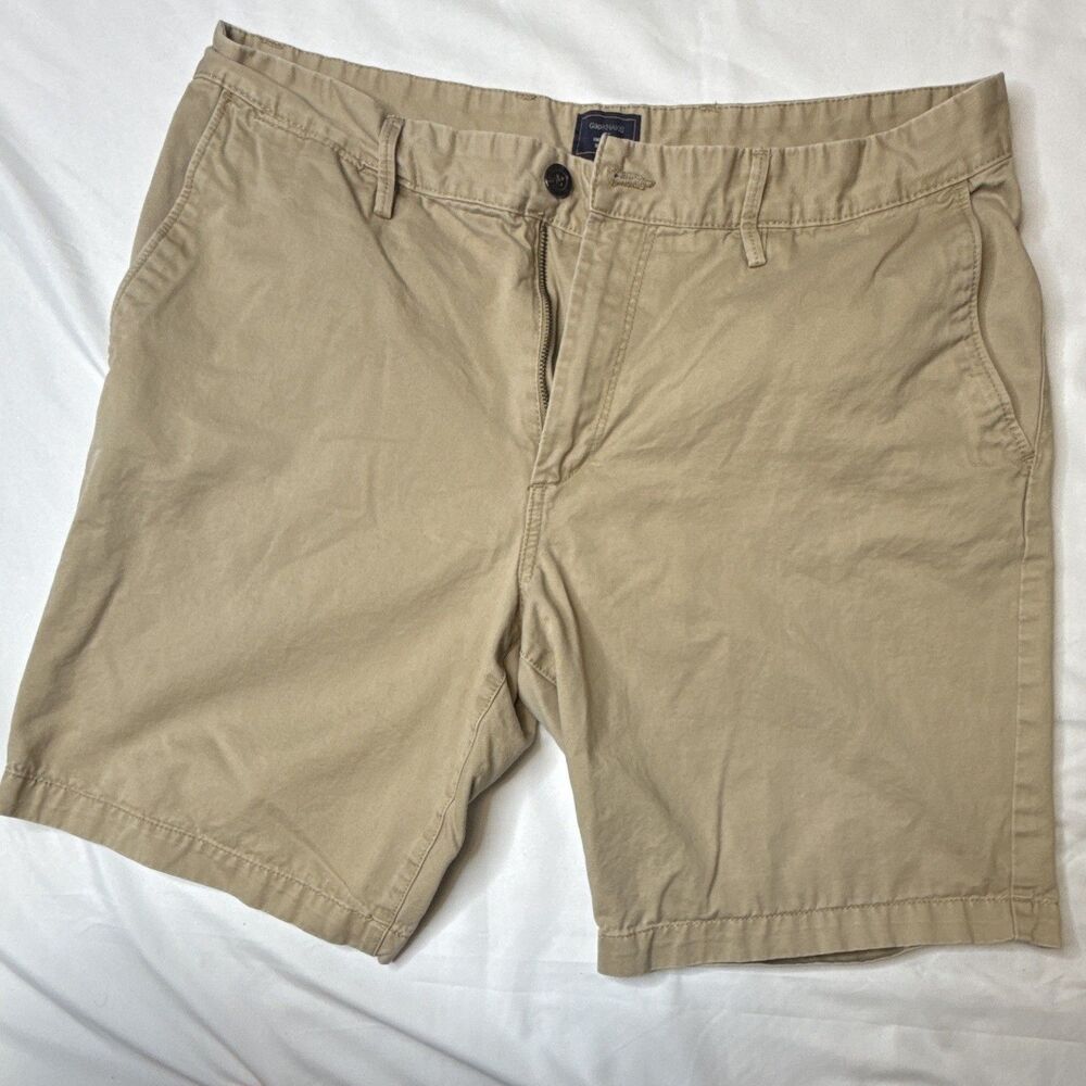 Gap Men's Beige/ Tan Chino Shorts Flat Front 10" Inseam Pockets Solid sz 38